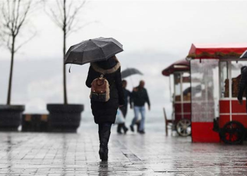 Bahar bitti, kış geri döndü! Soğuk hava ve fırtına kapıda