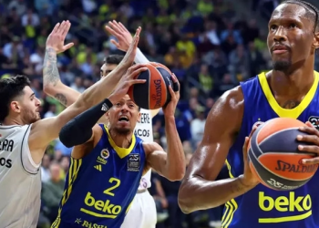 Son saniye üçlüğü Fenerbahçe Beko’ya galibiyeti getirdi