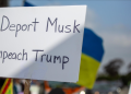 Tesla önünde DOGE ve Elon Musk protestosu