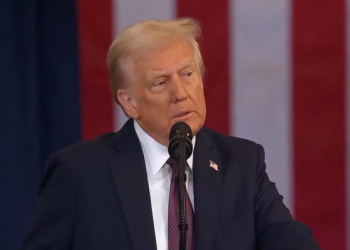 Trump halka seslendi: Ülkemiz bir geri dönüşün eşiğinde