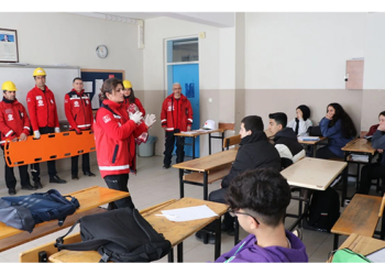 İstanbul’da tüm okullarda Afet Farkındalık Eğitimi: İlk Ders ‘Çök-Kapan-Tutun’