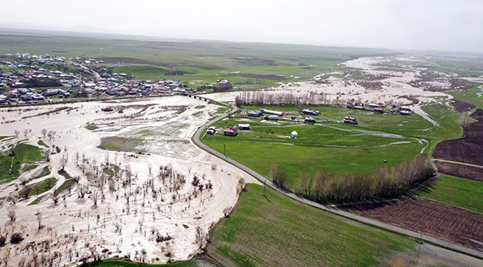 Ağrı’da Murat Nehri taştı, araziler sular altında