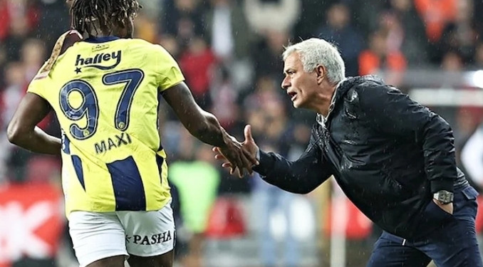 Allan Saint-Maximin’den Mourinho’ya: Hocamı seviyorum
