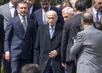 Bahçeli 66 gün sonra ilk kez göründü! Türkeş’in mezarına ziyaret