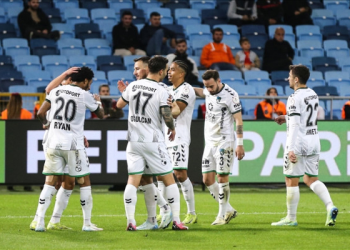 ”Evine geri döndü”: Kocaelispor 16 yıl sonra Süper Lig’de