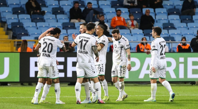 ”Evine geri döndü”: Kocaelispor 16 yıl sonra Süper Lig’de