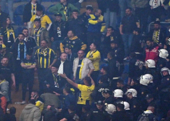 Fenerbahçe taraftarı DJ kabinine saldırdı