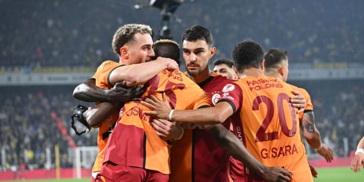 Galatasaray iki yıldızıyla masaya oturuyor