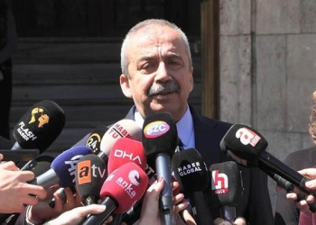 Sırrı Süreyya Önder ameliyatı sona erdi: Yoğun bakımda!