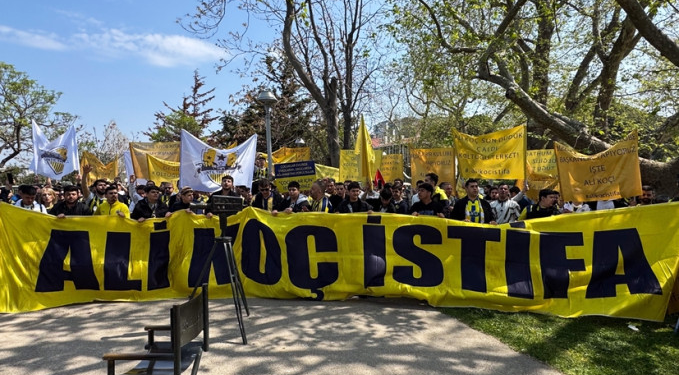 Taraftarlardan Ali Koç’a istifa çağrısı