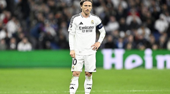 Yıldız futbolcu kulübe ortak oldu