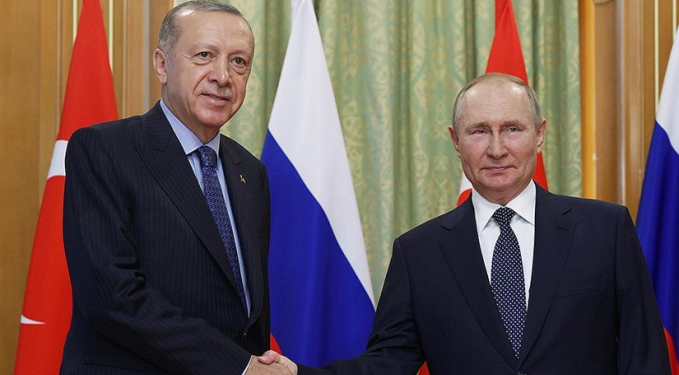 Erdoğan, Putin ile görüştü: Ev sahipliği yapmaya hazırız