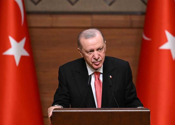 Erdoğan: Yetkisini kötüye kullananların gözünün yaşına bakmayacağız