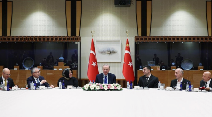 Erdoğan işçi ve işveren temsilcileriyle bir ara geldi