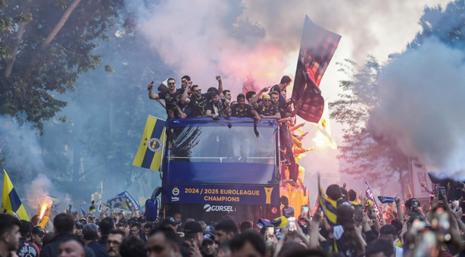 Fenerbahçe Beko Avrupa şampiyonluğunu kutladı