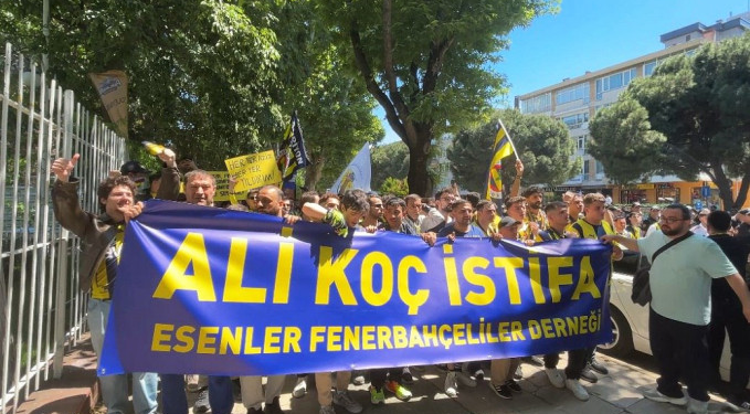 Fenerbahçeli taraftarlardan ‘istifa’ yürüyüşü