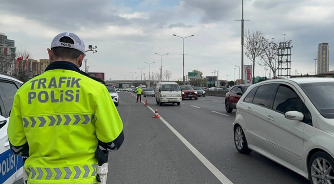 İstanbul’da Galatasaray kutlaması nedeniyle trafik düzenlemesi: Bu yollar yarın kapalı