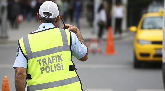 İstanbul’da bazı yollar, metro ve metrobüs istasyonları kapatıldı