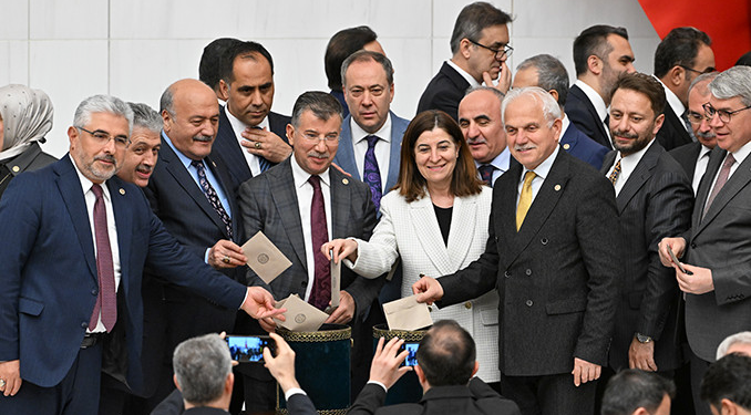 Meclis’teki seçimde 5 HSK üyesi kura ile belirlendi