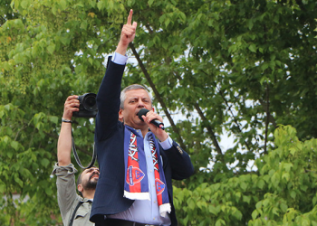 Özgür Özel: Bu kötülüğe teslim olmayacağız