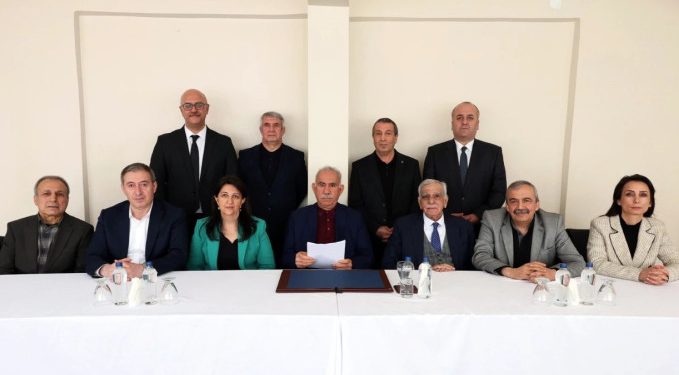 PKK kendini feshettiğini, silah bıraktığını duyurdu