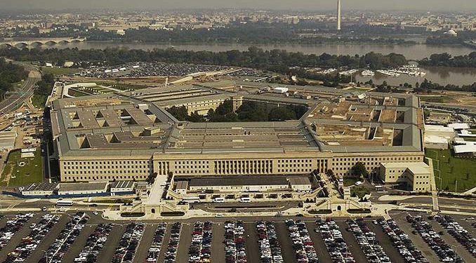 Pentagon gazetecilere kapıları kapatıyor