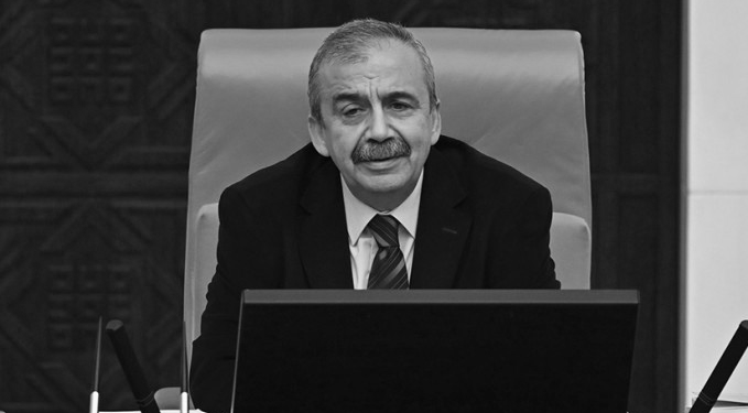 Sırrı Süreyya Önder hayatını kaybetti