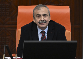 Sırrı Süreyya Önder’in aracında düzenek bulundu