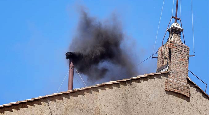 Vatikan’da siyah duman: Papa seçimi sürüyor