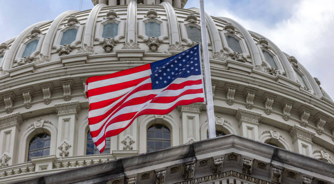 ABD’de Trump’a büyük tepki: Bu bir delilik, azledilmesi şart