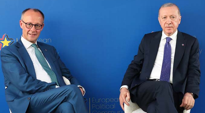 Erdoğan, Almanya Başbakanını uyardı