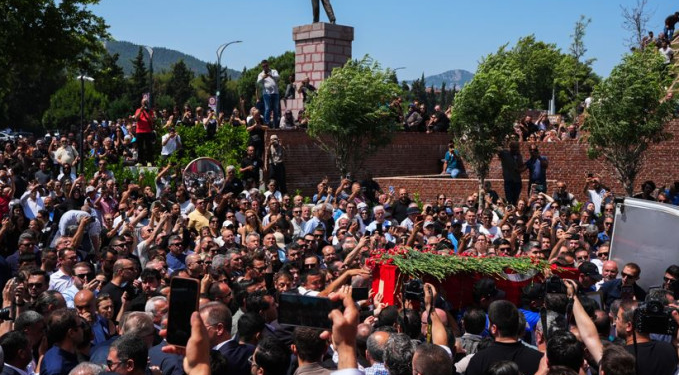 Ferdi Zeyrek’e veda: Gözyaşları sel oldu