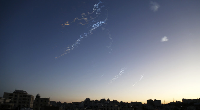 İran’dan gece saldırılarında 80’e yakın füze