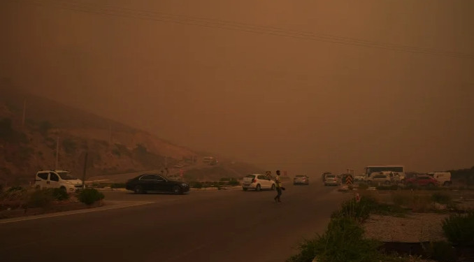 İzmir Havalimanı yangında kapandı