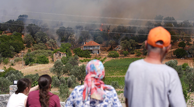 İzmir’de yine orman yangını