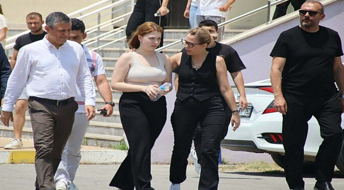 Özgür Özel, sınav sabahı Nehir Zeyrek’i yalnız bırakmadı