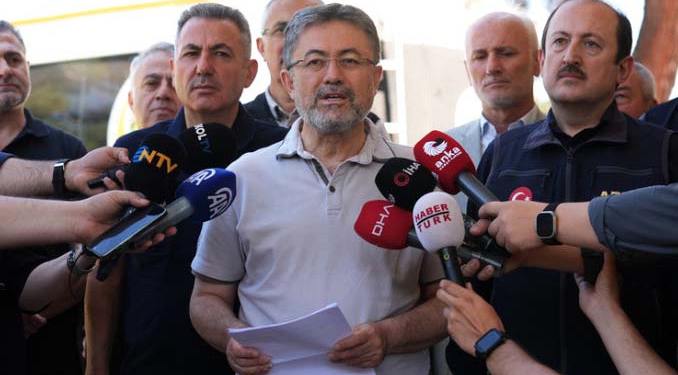 Yumaklı: Menderes ve Seferihisar’daki yangınların enerjisi düşürüldü