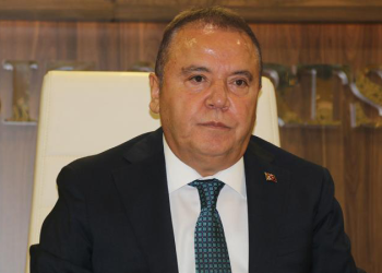 Antalya Büyükşehir Belediye Başkanı Muhittin Böcek tutuklandı