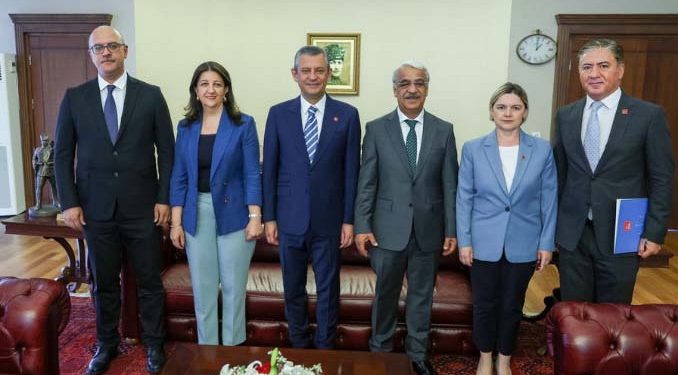 DEM Parti heyetinden Özel’e ziyaret