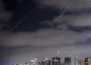 İran’ın füzeleri, İsrail’deki askeri tesisleri vurdu