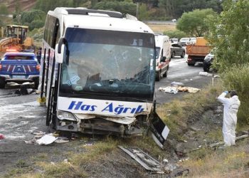 Sivas’ta feci otobüs kazası: 3 ölü, 24 yaralı