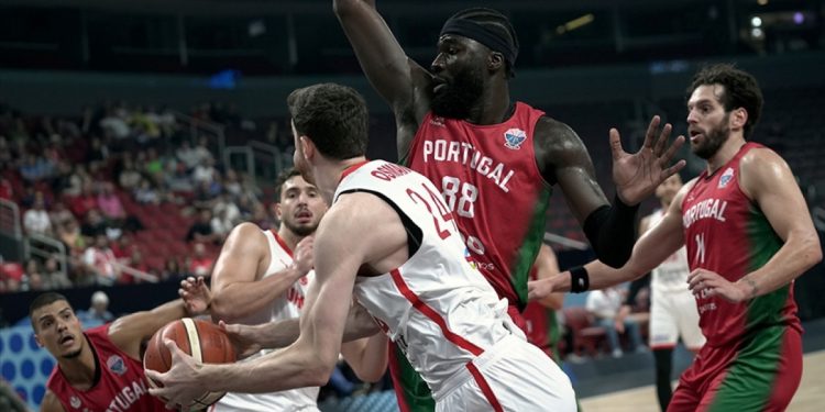 12 Dev Adam Avrupa Şampiyonası’nda son 16’yı garantiledi