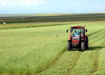 Çiftçinin tarlası, traktörü icrada
