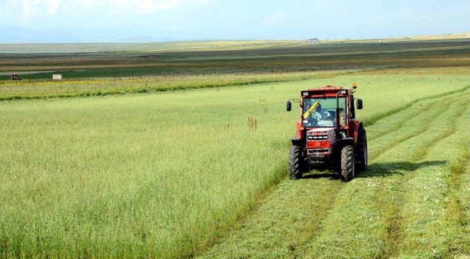 Çiftçinin tarlası, traktörü icrada
