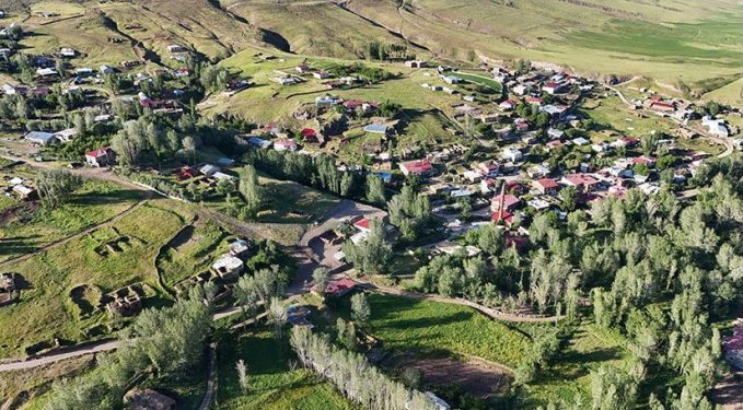 Genç çiftçilere büyük destek: Köyde kalana ev, arazi ve faizsiz kredi