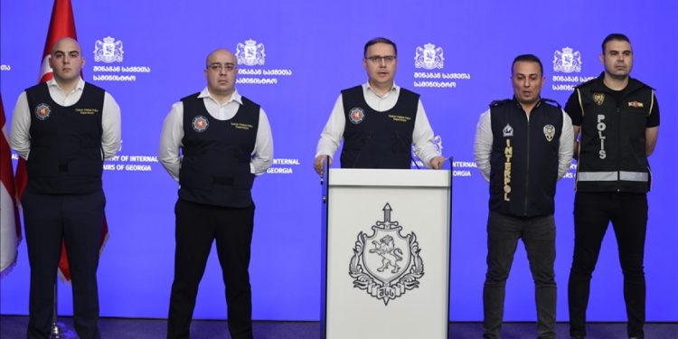 Kırmızı bültenle aranan 12 kişi Gürcistan’da yakalandı