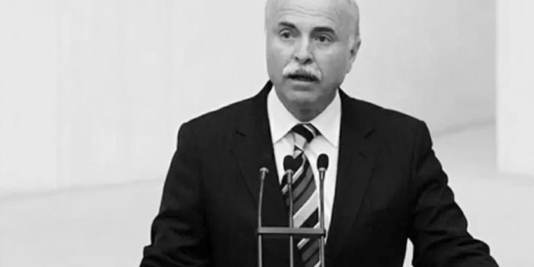 Otomobilin çarptığı eski milletvekili hayatını kaybetti