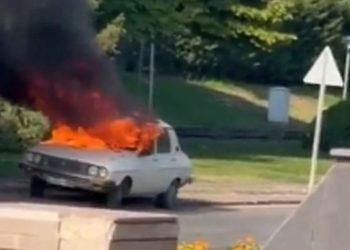 TBMM binası önünde beyaz Toros ateşe verildi