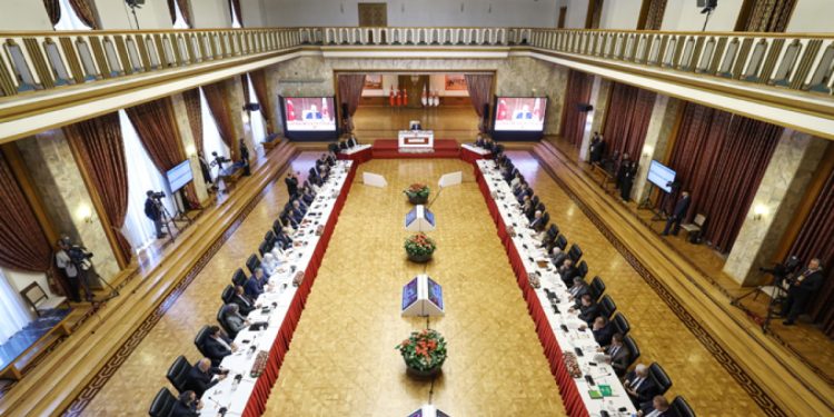 TBMM’de 7’nci toplantı: Eski başkanlar komisyonda dinleniyor