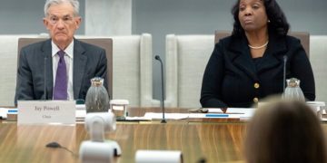 Trump’ın görevden aldığı Fed üyesi Cook dava açtı